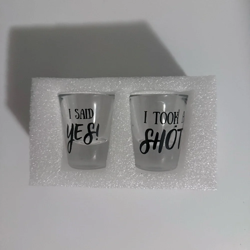 [5x$25] ⭐️ NEW 2-Pack Mr. & Mrs. Wedding Shot Glass Set Engagement Gift - NWT